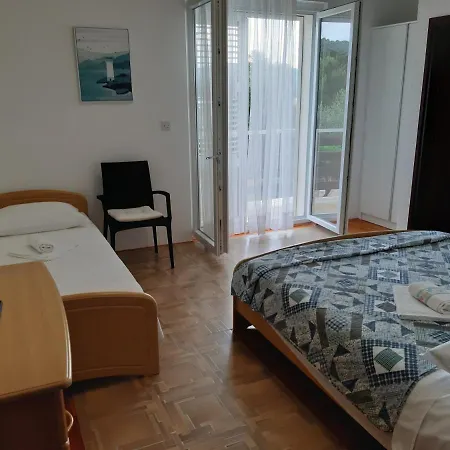 17716b Tisno