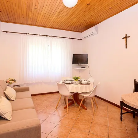 17716b Apartman *