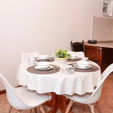 17716b Tisno