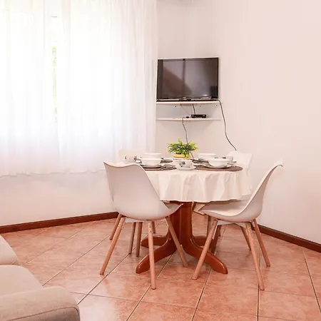 17716b Apartman Tisno